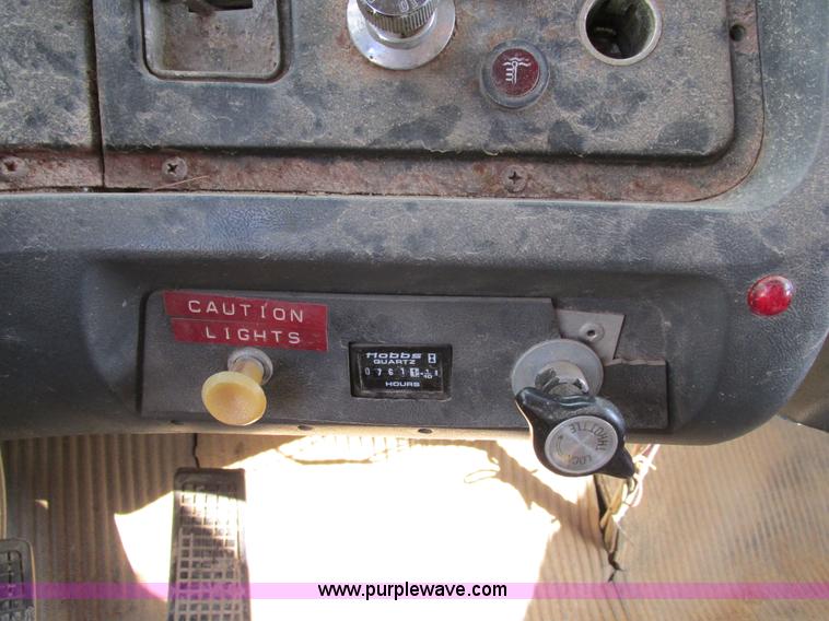 image for item I4121 1987 Ford L8000 dump truck
