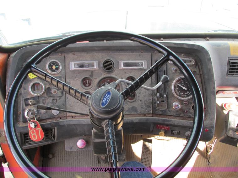 image for item I4121 1987 Ford L8000 dump truck