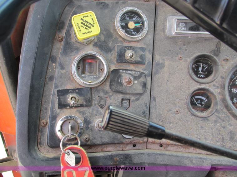 image for item I4121 1987 Ford L8000 dump truck