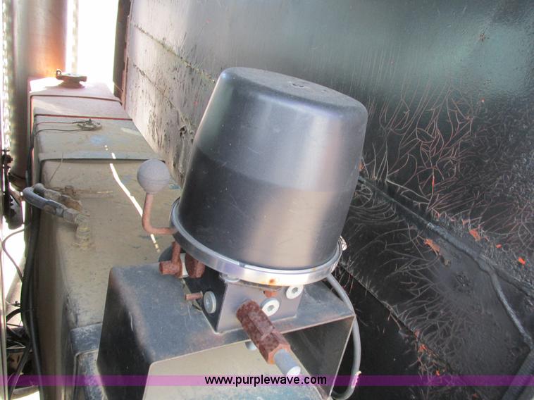 image for item I4121 1987 Ford L8000 dump truck