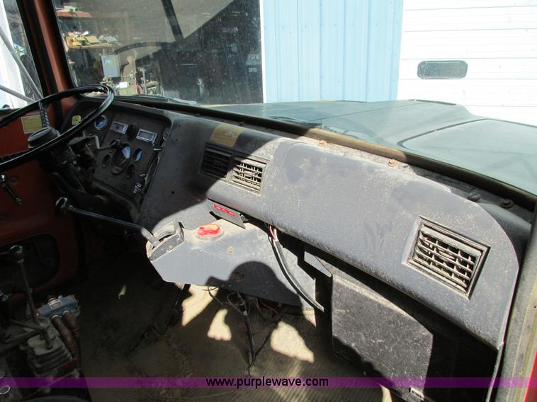 image for item I4121 1987 Ford L8000 dump truck