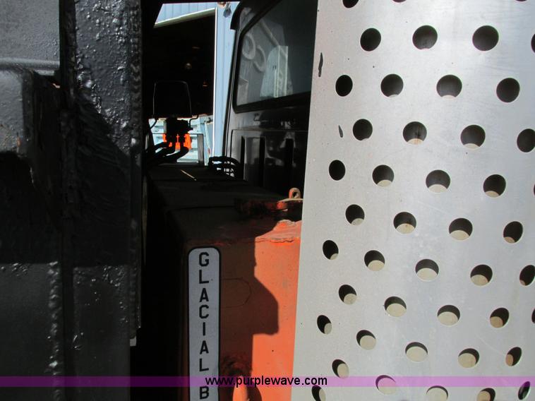 image for item I4121 1987 Ford L8000 dump truck