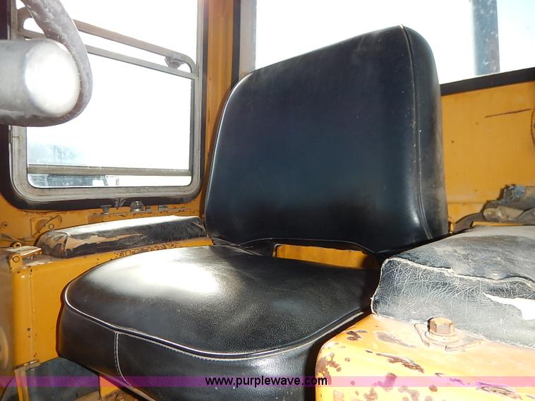 image for item I5350 1978 Caterpillar 910 wheel loader