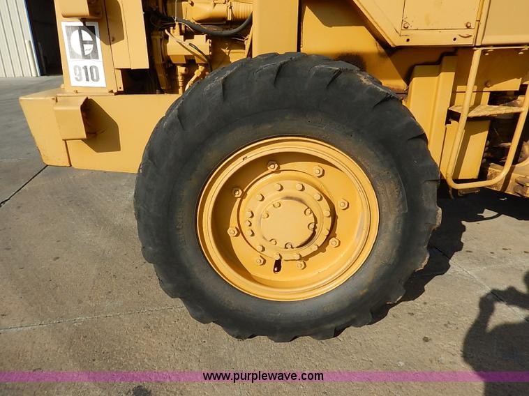 image for item I5350 1978 Caterpillar 910 wheel loader