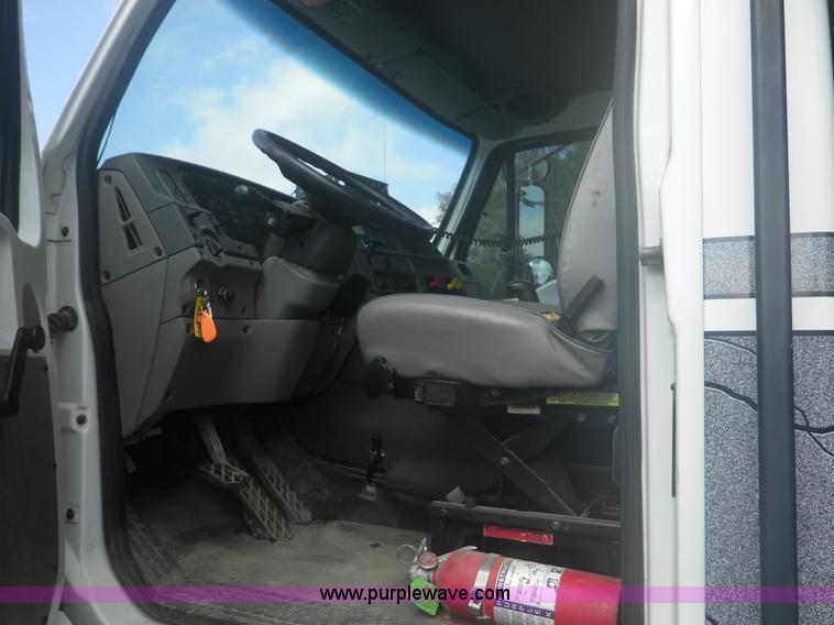 image for item I5903 2000 Sterling dump truck