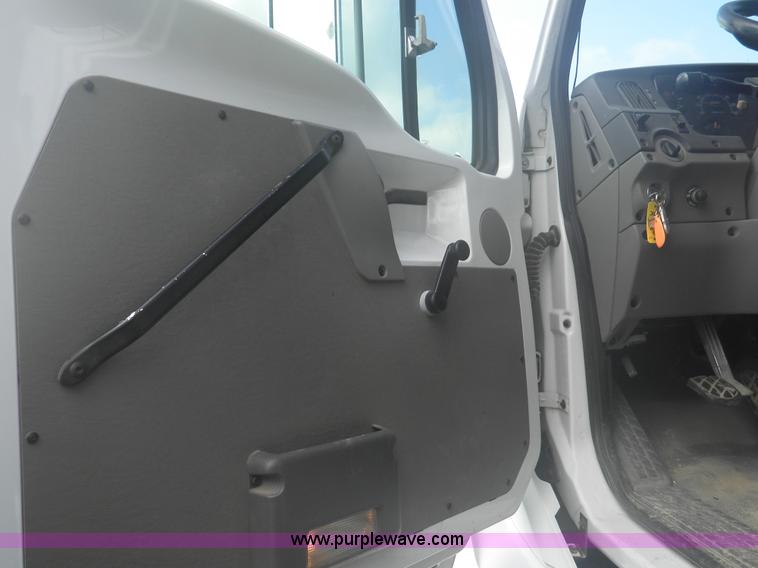 image for item I5903 2000 Sterling dump truck