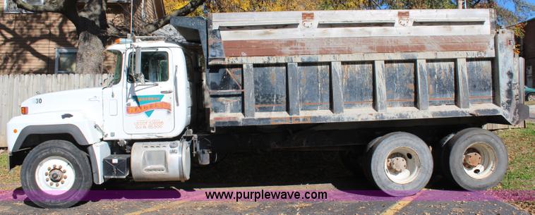 image for item I5912 1995 Mack RD688S dump truck