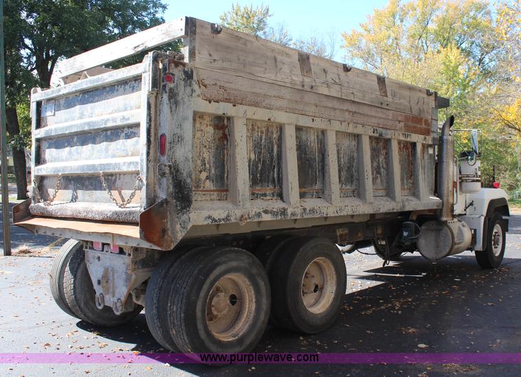 image for item I5912 1995 Mack RD688S dump truck