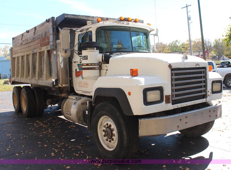 image for item I5912 1995 Mack RD688S dump truck