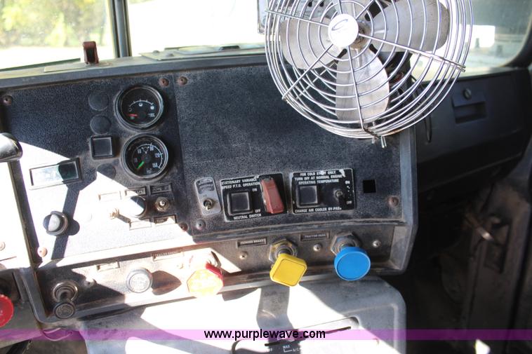 image for item I5912 1995 Mack RD688S dump truck