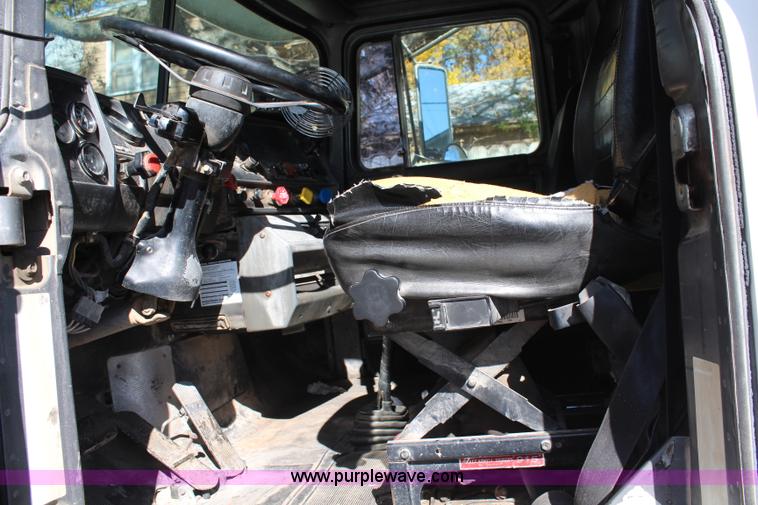 image for item I5912 1995 Mack RD688S dump truck