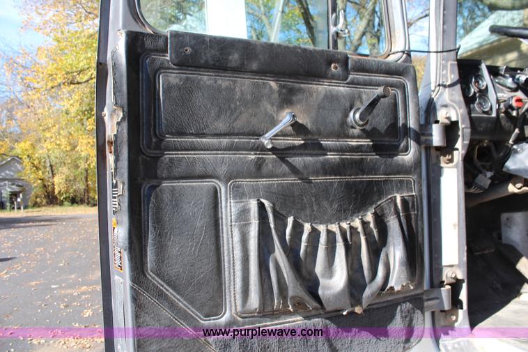 image for item I5912 1995 Mack RD688S dump truck