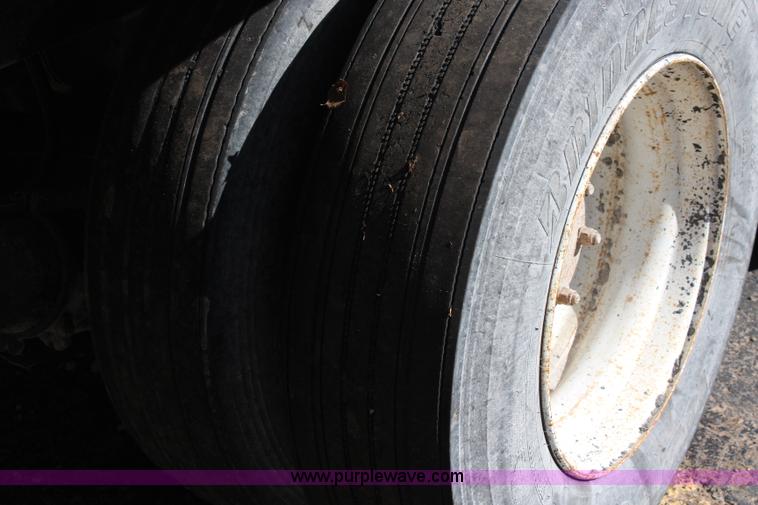 image for item I5912 1995 Mack RD688S dump truck