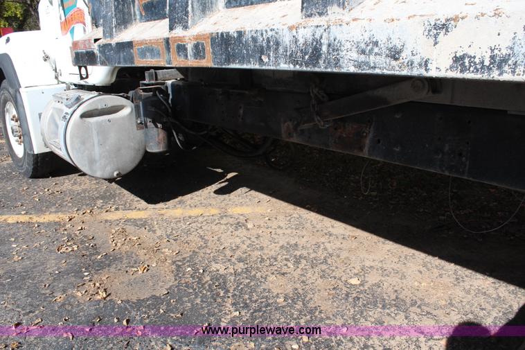 image for item I5912 1995 Mack RD688S dump truck