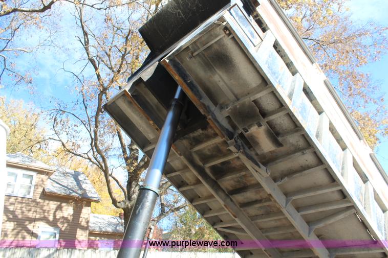 image for item I5912 1995 Mack RD688S dump truck