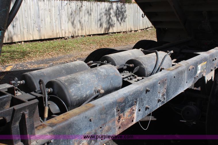 image for item I5912 1995 Mack RD688S dump truck