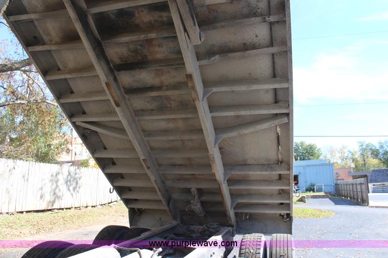 image for item I5912 1995 Mack RD688S dump truck