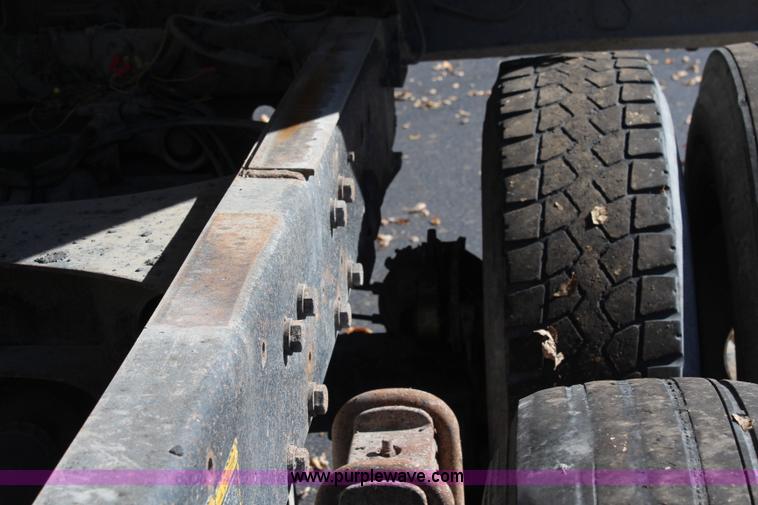 image for item I5912 1995 Mack RD688S dump truck