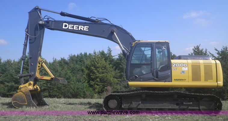 image for item I5925 2011 John Deere 200D LC excavator