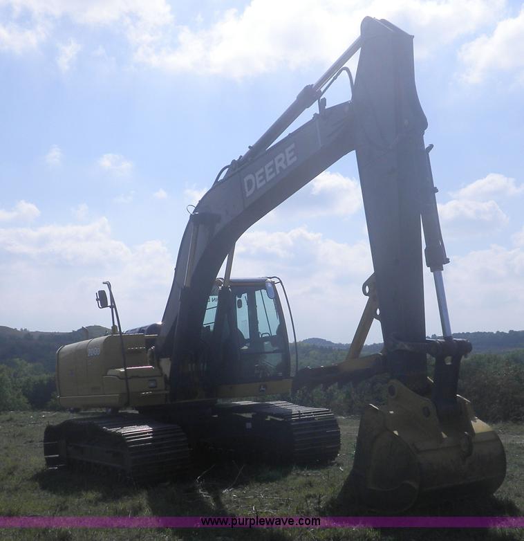 image for item I5925 2011 John Deere 200D LC excavator