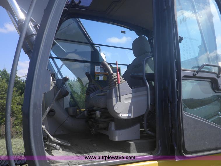 image for item I5925 2011 John Deere 200D LC excavator