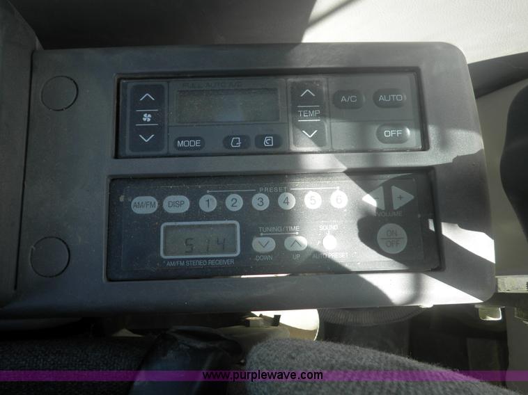 image for item I5925 2011 John Deere 200D LC excavator