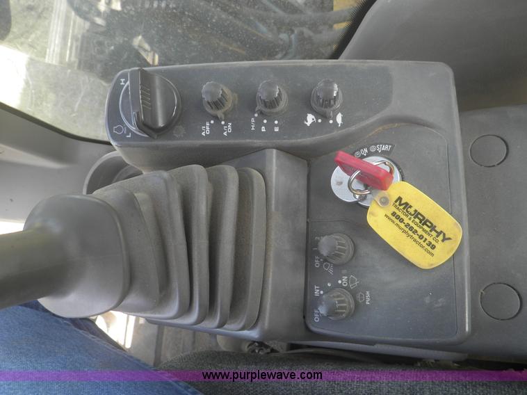 image for item I5925 2011 John Deere 200D LC excavator