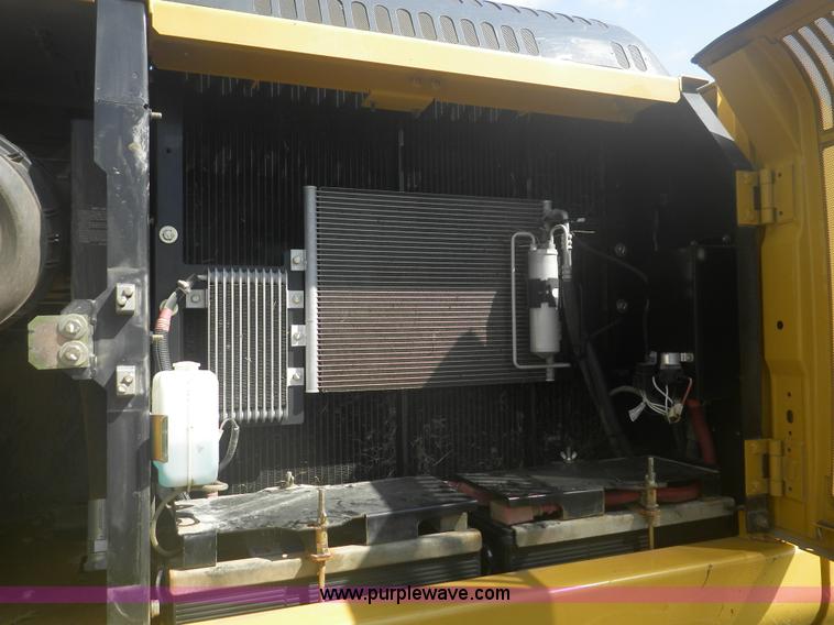 image for item I5925 2011 John Deere 200D LC excavator