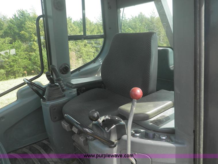 image for item I5926 2007 John Deere 755D track loader