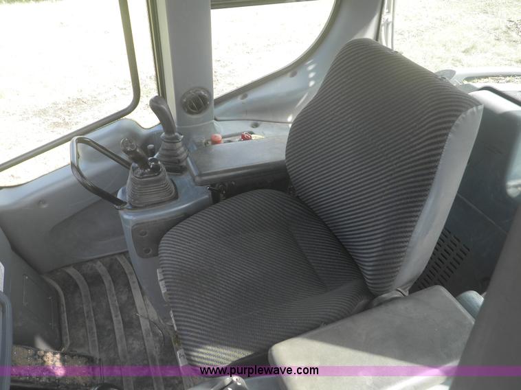 image for item I5926 2007 John Deere 755D track loader