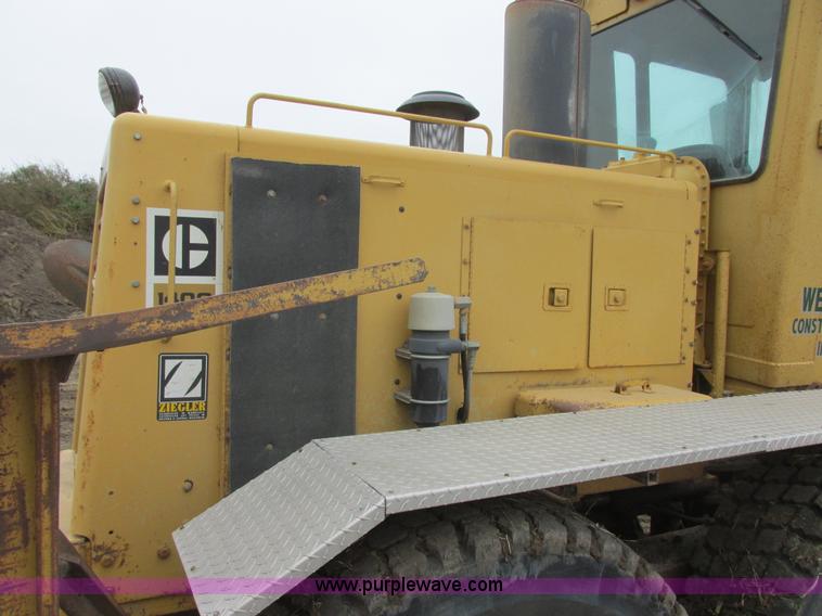 image for item I6038 1987 Caterpillar 140G articulated motor grader