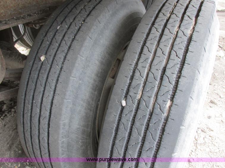 image for item I6047 2007 Inertia 5066 LRP impact crusher