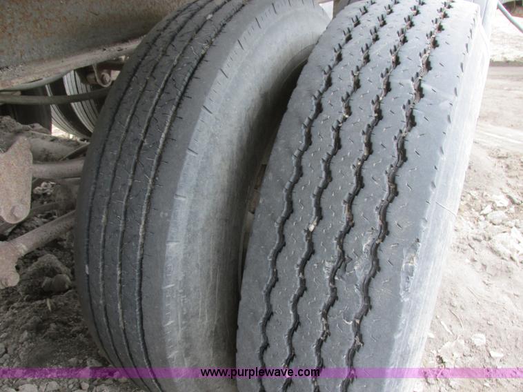 image for item I6047 2007 Inertia 5066 LRP impact crusher