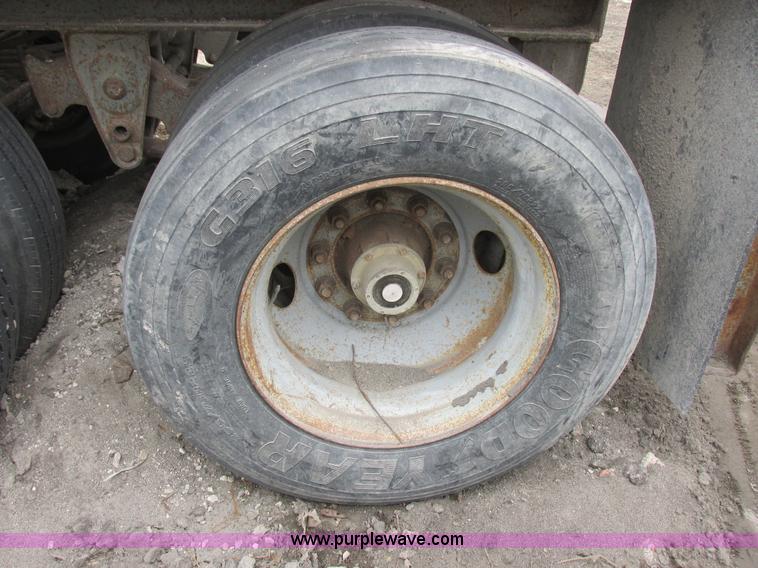 image for item I6047 2007 Inertia 5066 LRP impact crusher