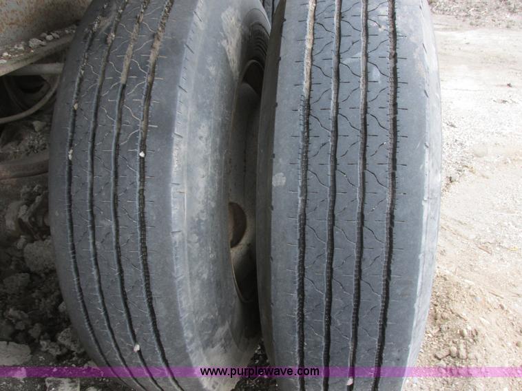 image for item I6047 2007 Inertia 5066 LRP impact crusher