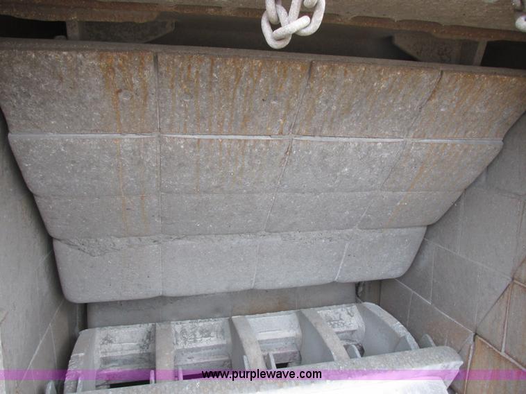 image for item I6047 2007 Inertia 5066 LRP impact crusher