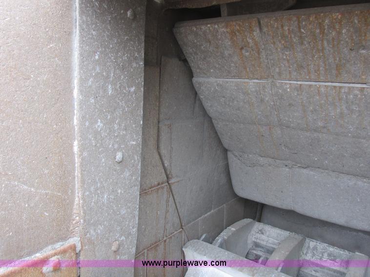 image for item I6047 2007 Inertia 5066 LRP impact crusher