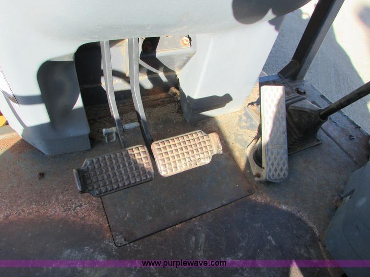 image for item I6737 1998 New Holland 655E backhoe