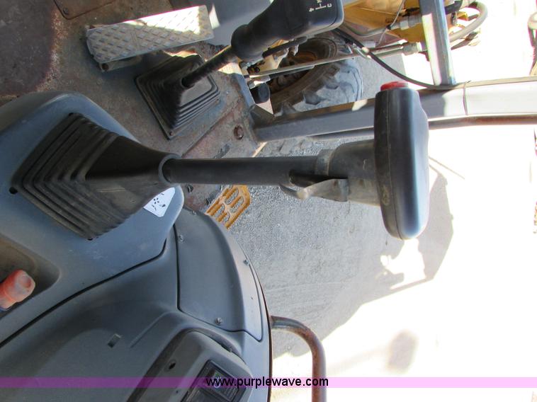 image for item I6737 1998 New Holland 655E backhoe