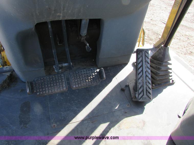 image for item I6738 2005 New Holland LB75B backhoe