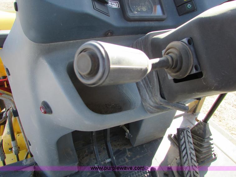 image for item I6738 2005 New Holland LB75B backhoe