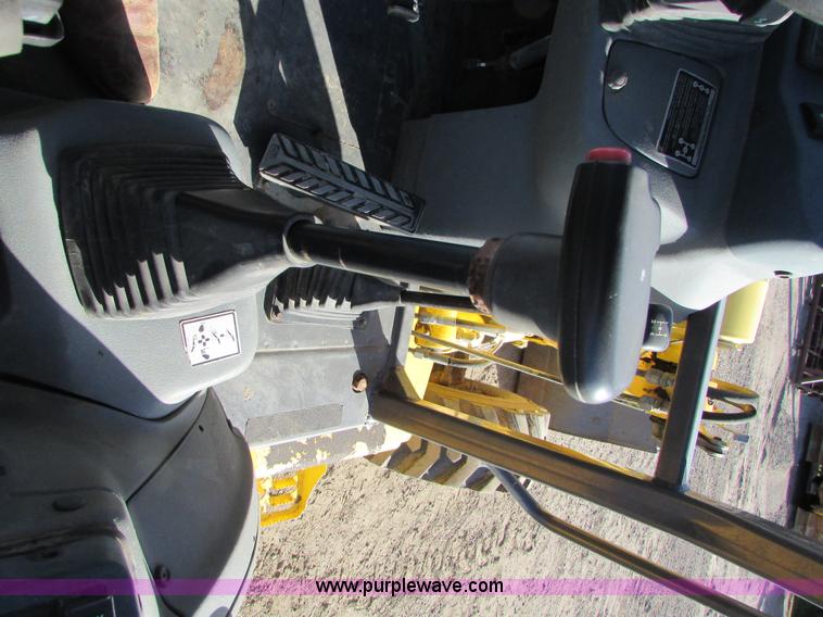 image for item I6738 2005 New Holland LB75B backhoe