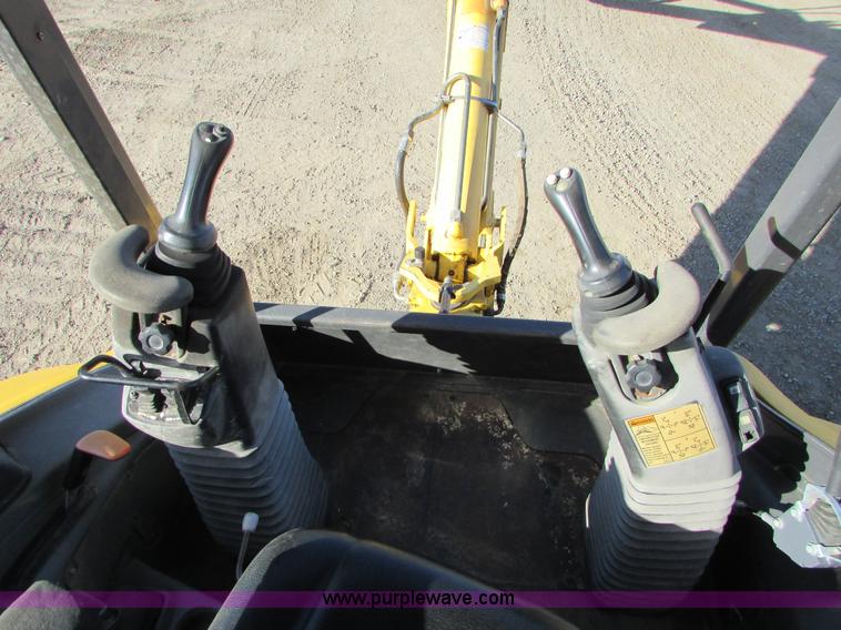 image for item I6738 2005 New Holland LB75B backhoe