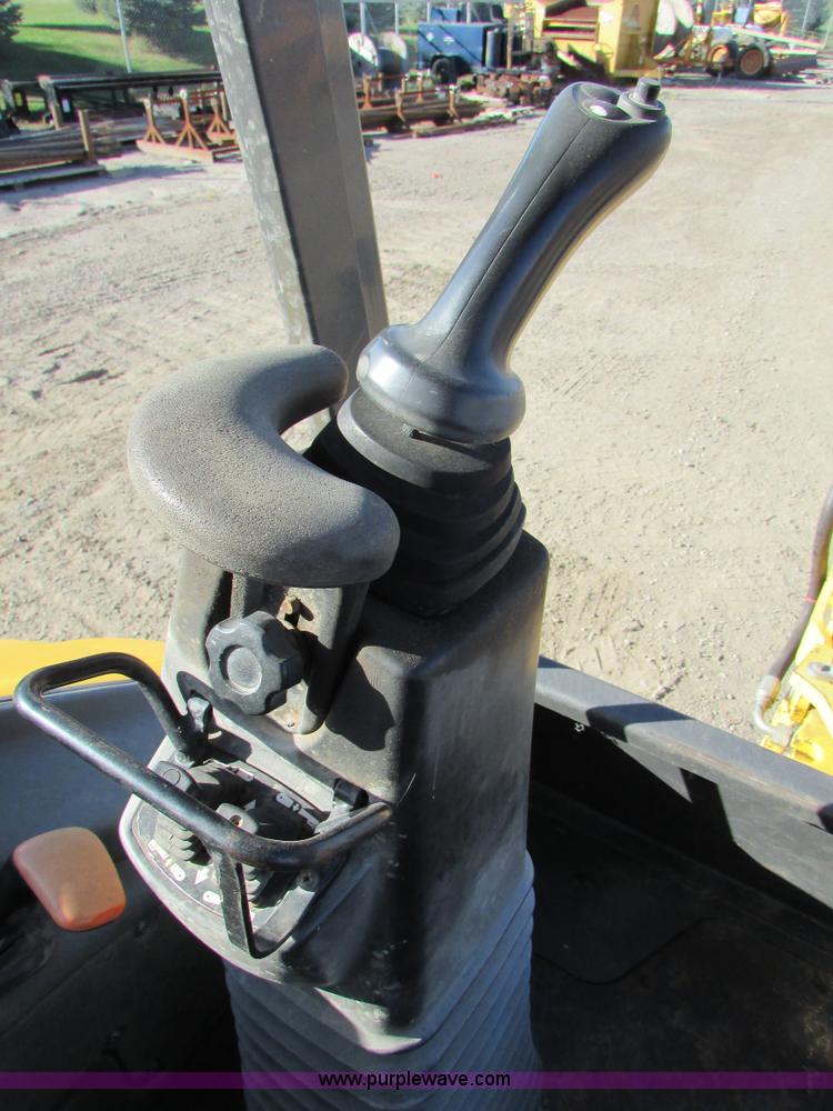 image for item I6738 2005 New Holland LB75B backhoe