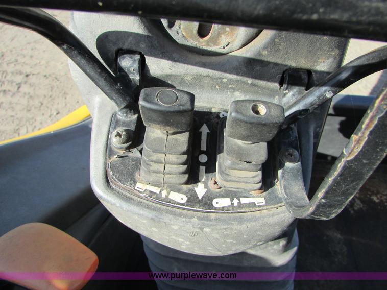 image for item I6738 2005 New Holland LB75B backhoe