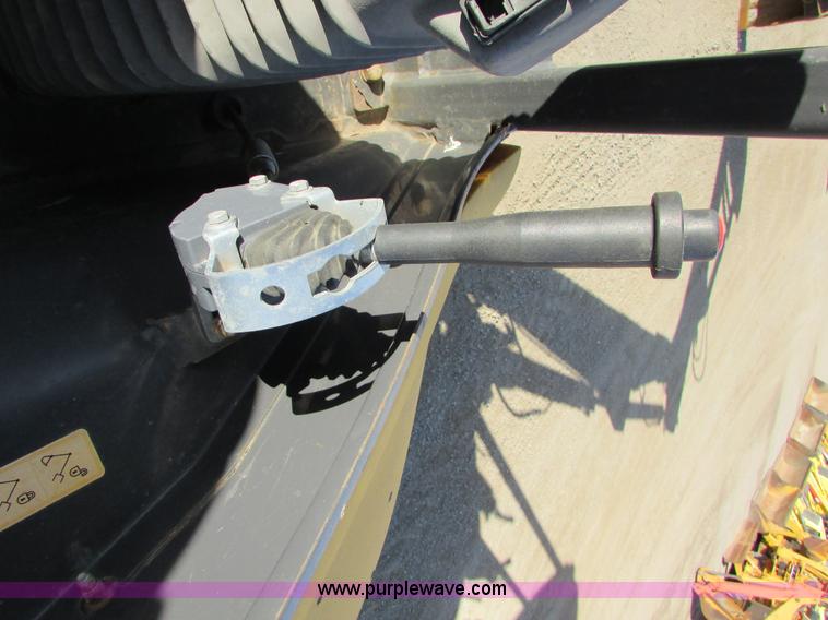 image for item I6738 2005 New Holland LB75B backhoe