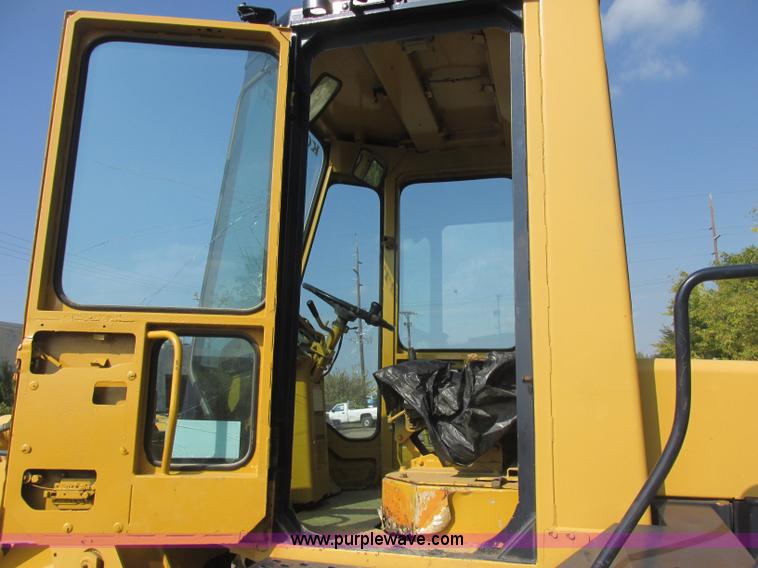 image for item J2384 1987 Komatsu WA150 wheel loader