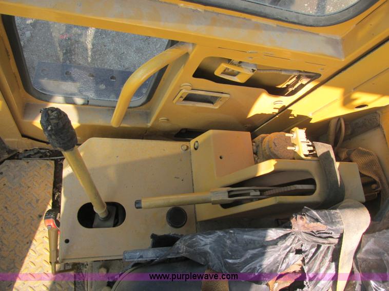 image for item J2384 1987 Komatsu WA150 wheel loader