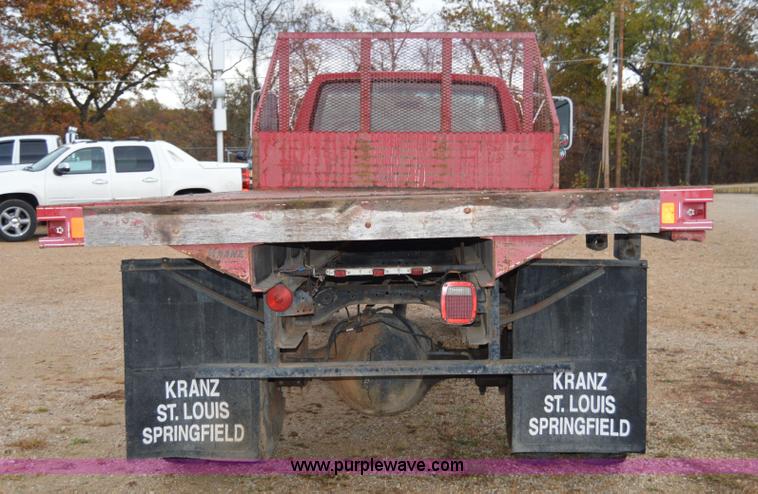 image for item Z9068 1990 Ford F700 flatbed truck