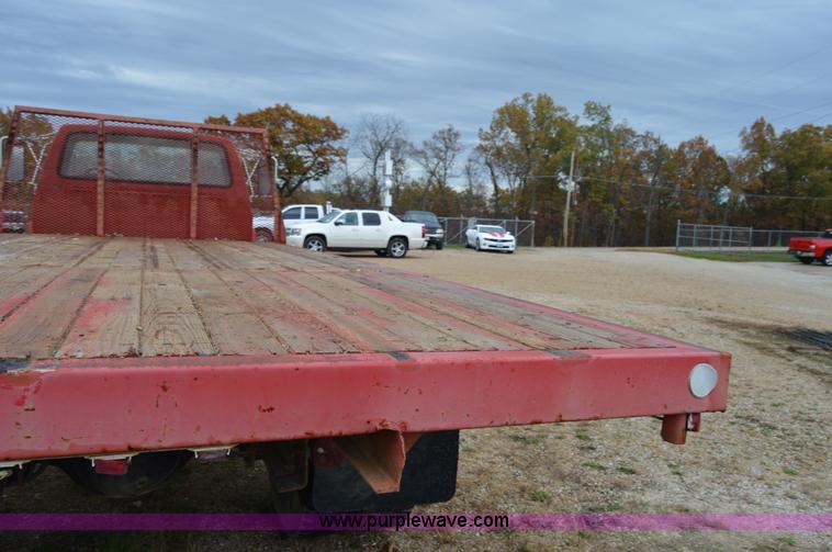 image for item Z9069 1988 Ford F700 flatbed truck